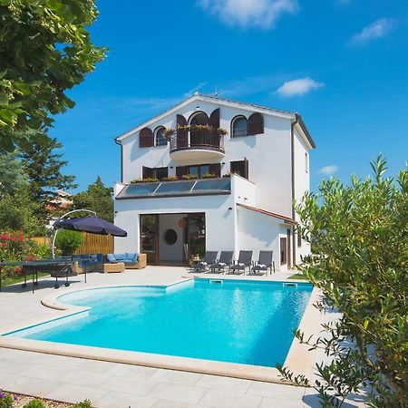 Villa Andrija Family Dream With Heated Pool At The Sea With Beautiful Garden, Outside Cinema And Kids Playground Фажана Экстерьер фото