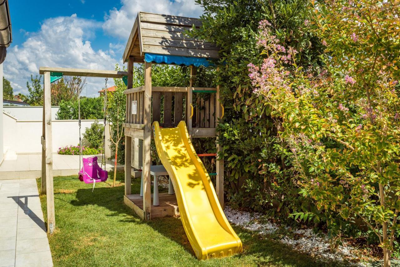 Villa Andrija Family Dream With Heated Pool At The Sea With Beautiful Garden, Outside Cinema And Kids Playground Фажана Экстерьер фото