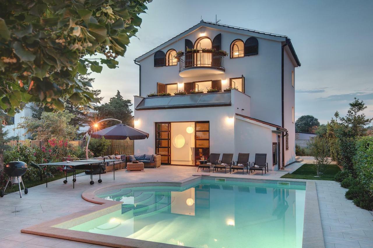 Villa Andrija Family Dream With Heated Pool At The Sea With Beautiful Garden, Outside Cinema And Kids Playground Фажана Экстерьер фото