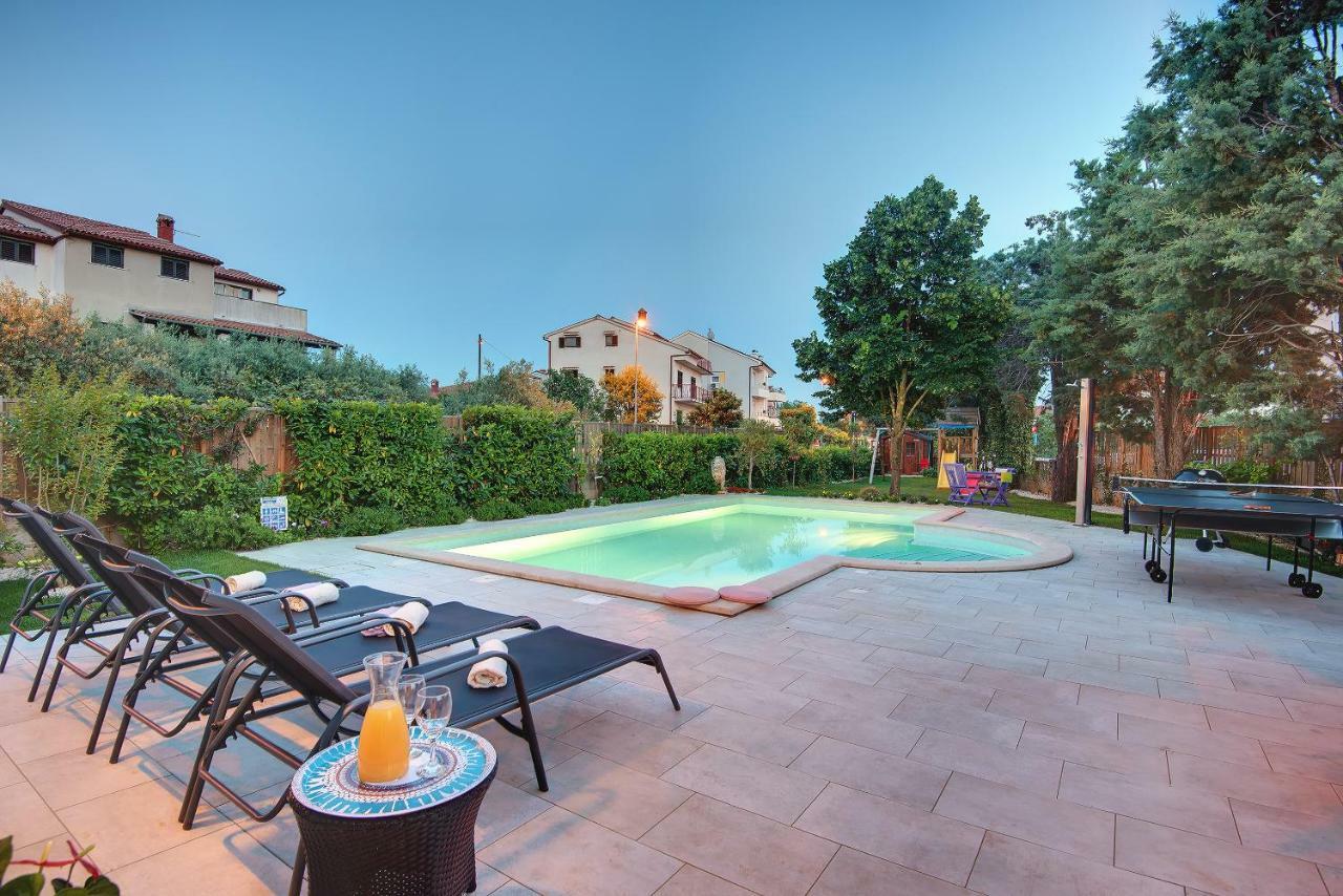 Villa Andrija Family Dream With Heated Pool At The Sea With Beautiful Garden, Outside Cinema And Kids Playground Фажана Экстерьер фото