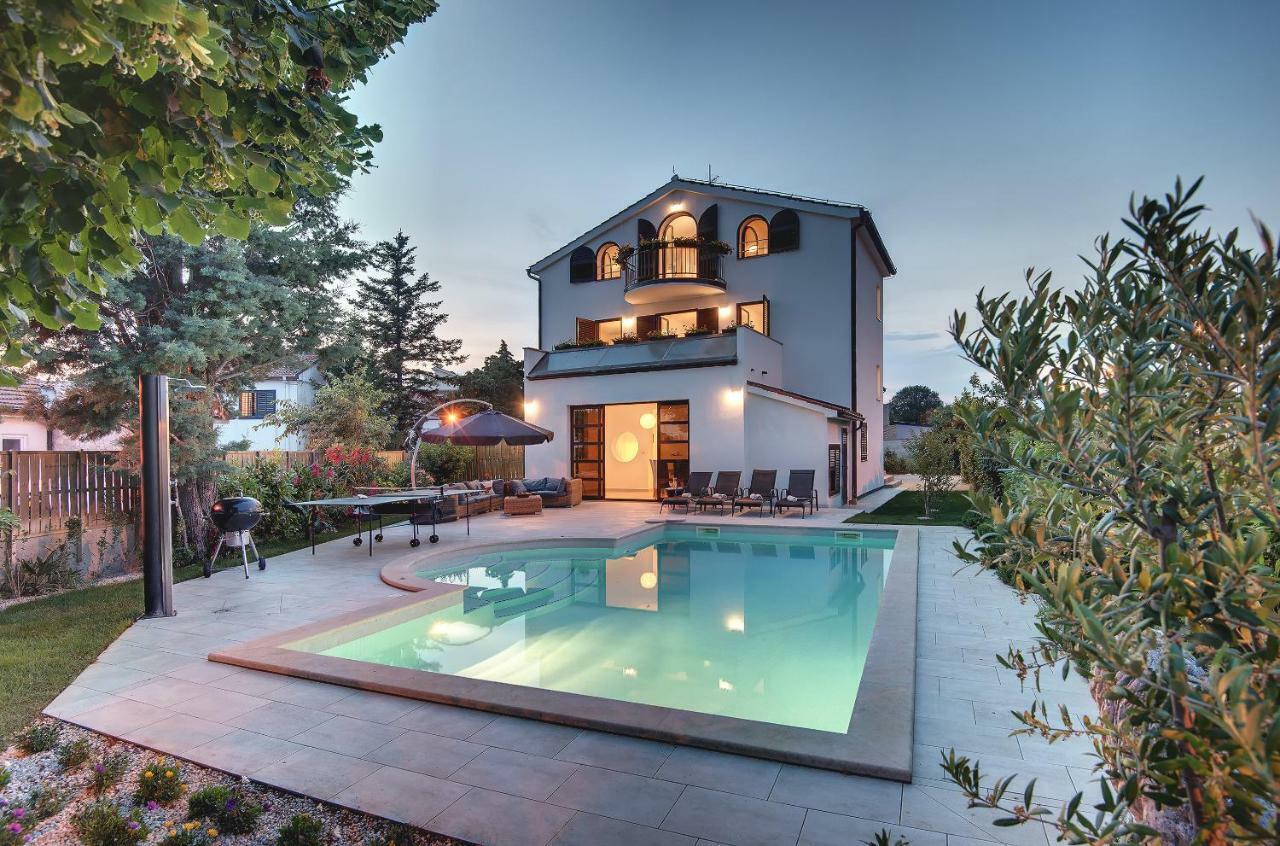 Villa Andrija Family Dream With Heated Pool At The Sea With Beautiful Garden, Outside Cinema And Kids Playground Фажана Экстерьер фото