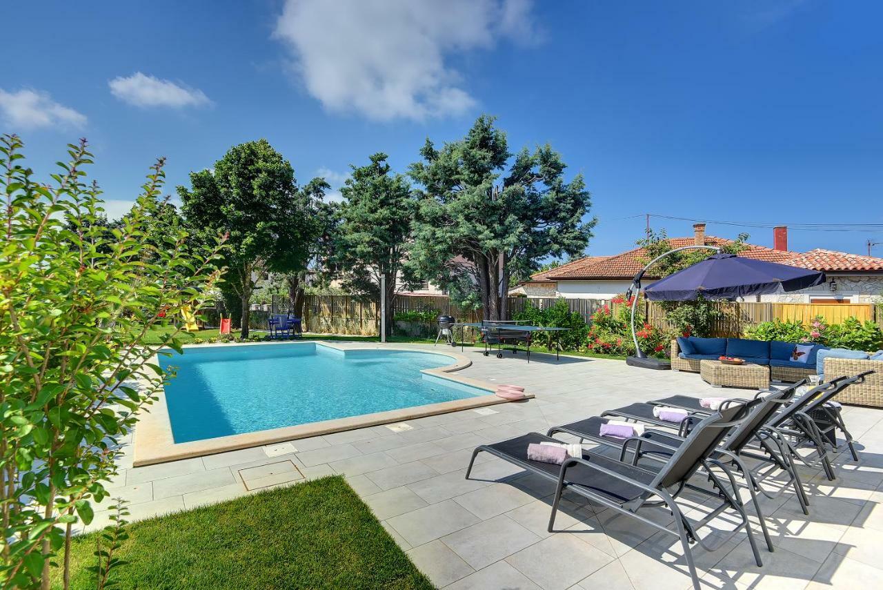 Villa Andrija Family Dream With Heated Pool At The Sea With Beautiful Garden, Outside Cinema And Kids Playground Фажана Экстерьер фото
