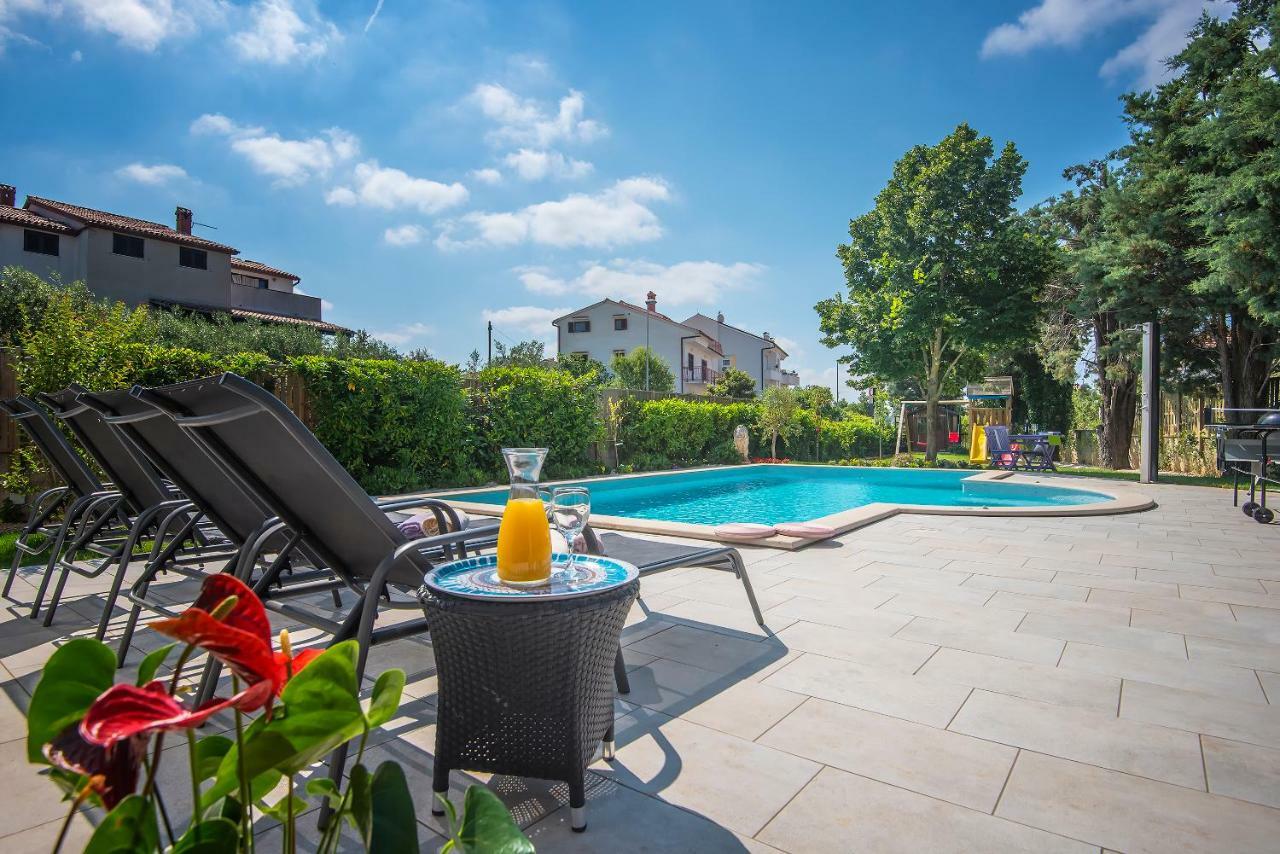 Villa Andrija Family Dream With Heated Pool At The Sea With Beautiful Garden, Outside Cinema And Kids Playground Фажана Экстерьер фото