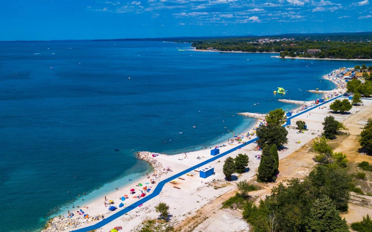 Villa Andrija Family Dream With Heated Pool At The Sea With Beautiful Garden, Outside Cinema And Kids Playground Фажана Экстерьер фото